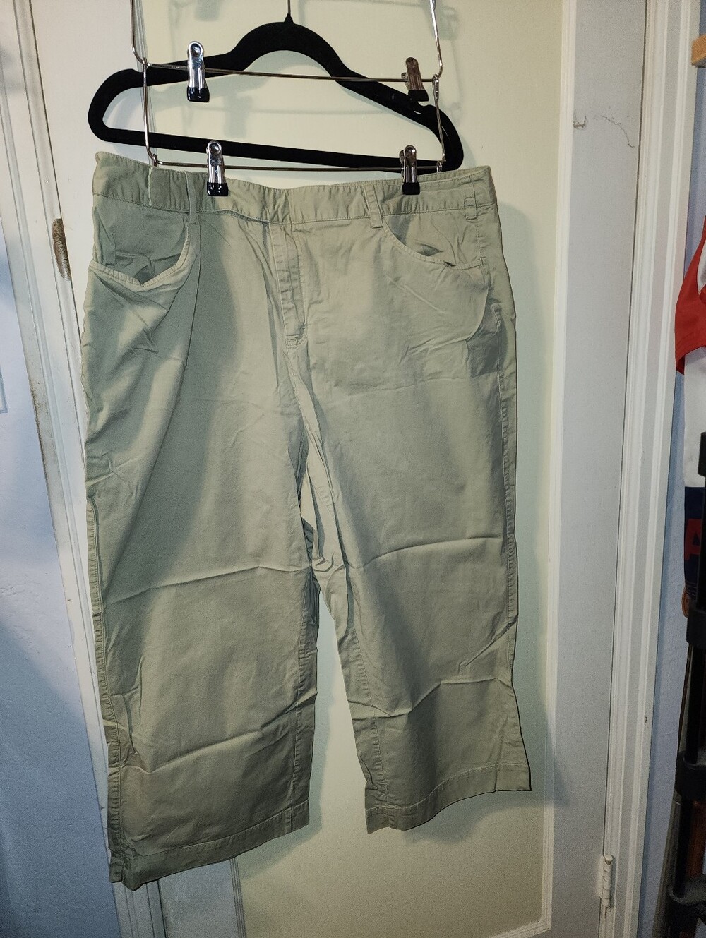 Merona Light Olive Green Women's Chino Capris